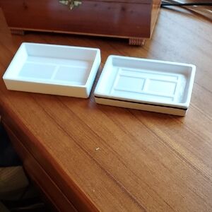(2) Tommy Hilfiger White Soap Dishes Chic "H" beautifully Crafted (1)blue Stripe